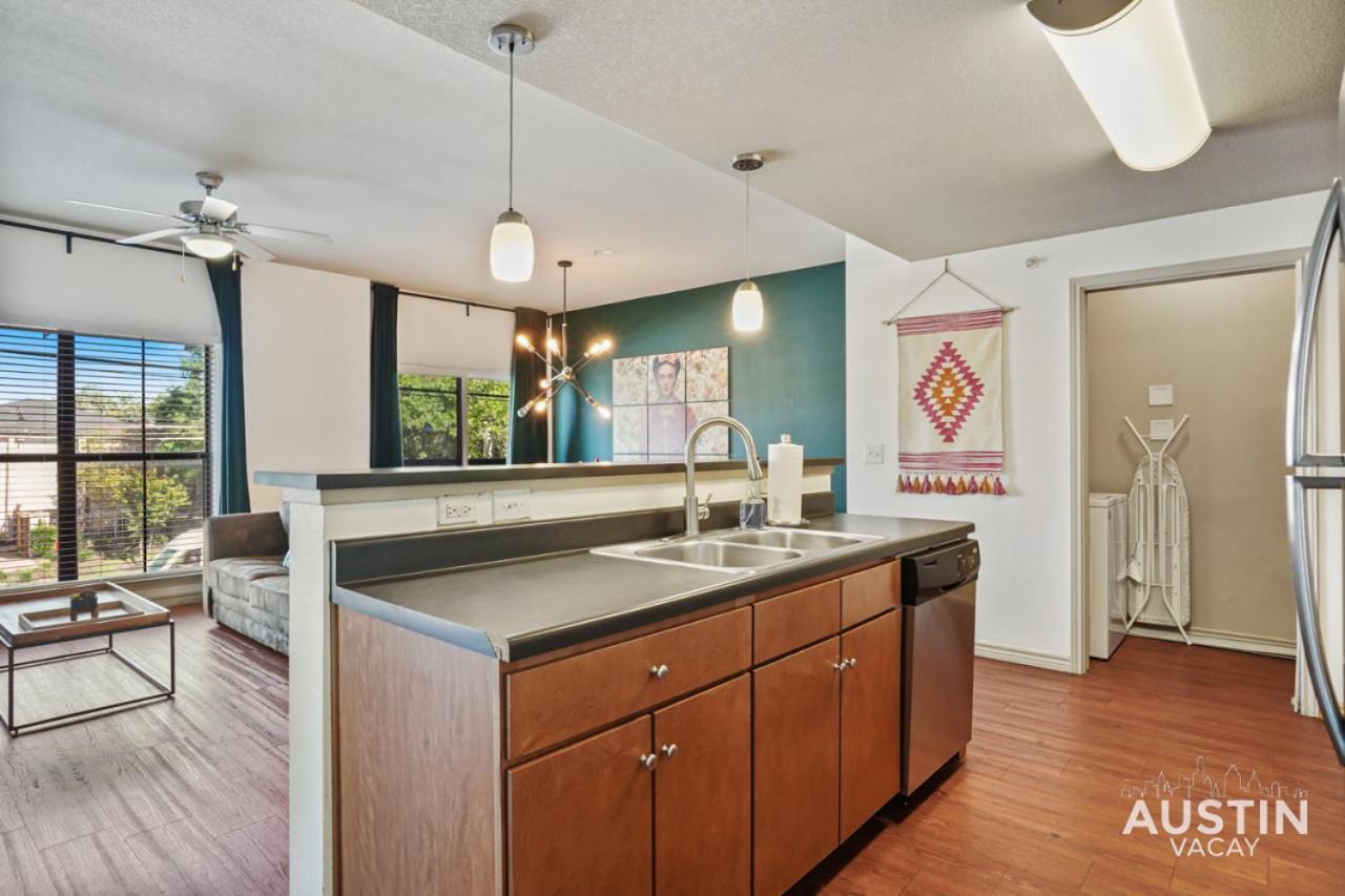 Stylish 4Br With Smart Tv And Free Garage Parking Apartment Austin Exterior photo